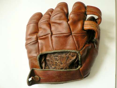 Joe DiMaggio Spalding 233 Back Mike